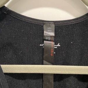 Out from under Hailey Seamless Plunge Black Bra